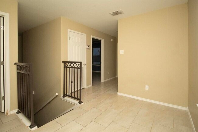 Building Photo - 4316 Ramona Dr