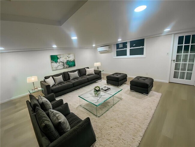 Building Photo - 2611 Batchelder St