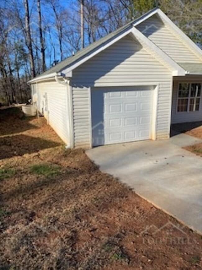 Building Photo - 107 Cedar Ridge