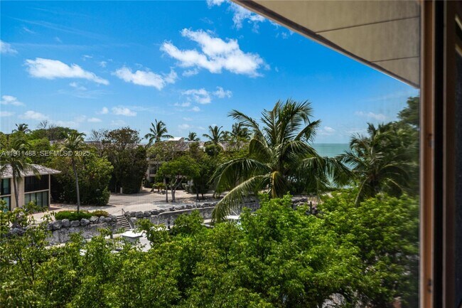 Building Photo - 96000 Overseas Hwy