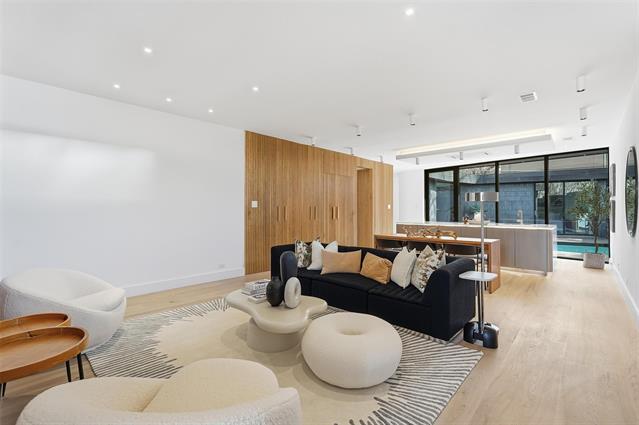 Building Photo - 6822 Victoria Ave