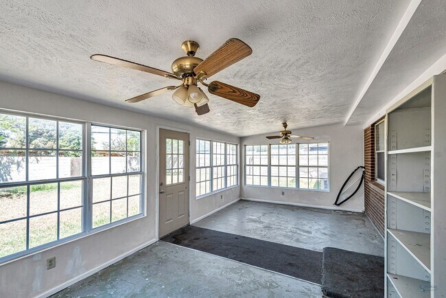 Building Photo - 1311 E 52nd St