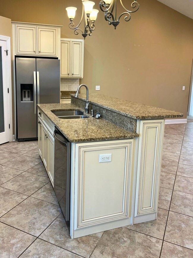 Building Photo - 4/2 with access to amenities, close to base!!