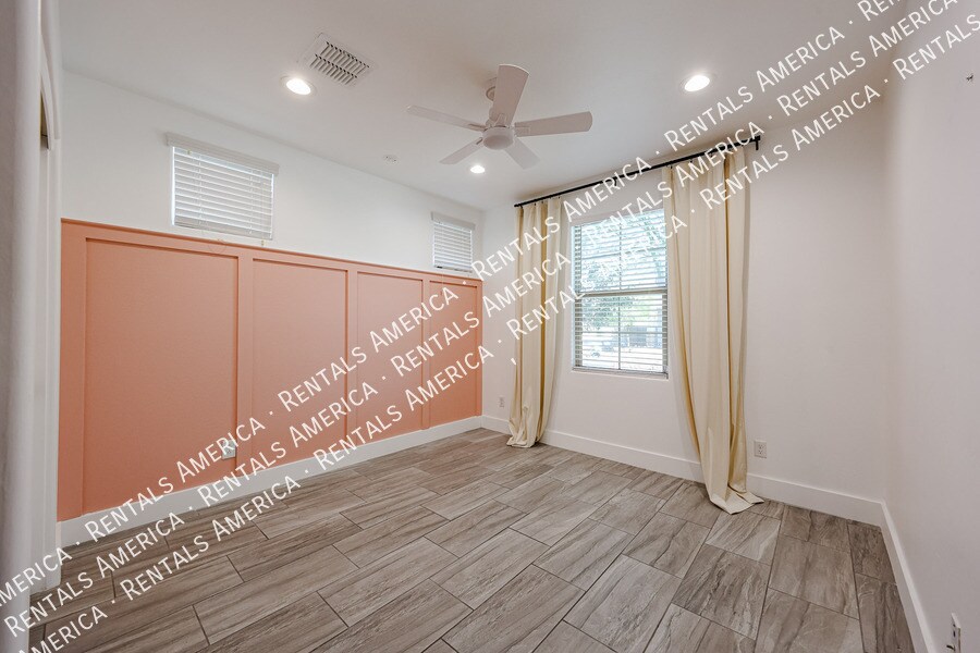 Building Photo - 7855 W Rock Springs Dr