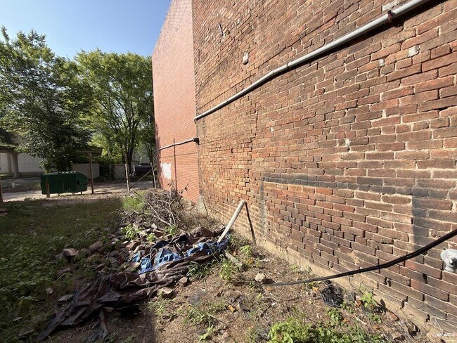 Building Photo - 211 E Broad St