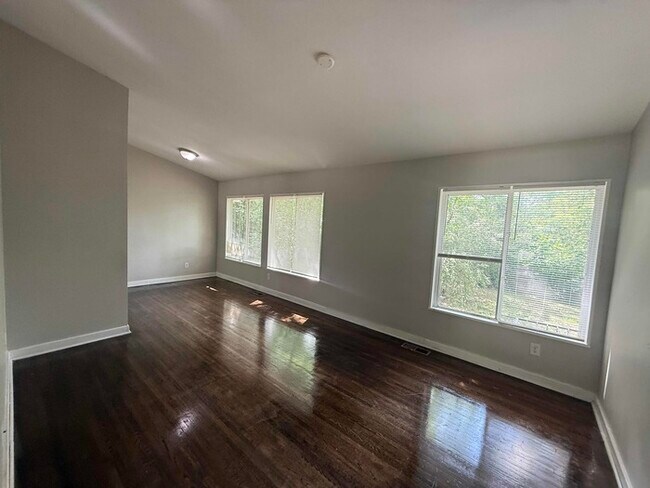 Building Photo - 1232 Oakwood St
