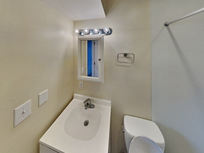 Building Photo - 31 Chittenden Ave