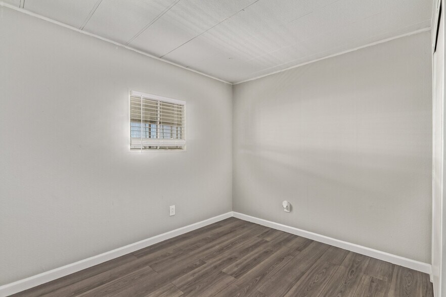 Building Photo - 303 S Recker Rd