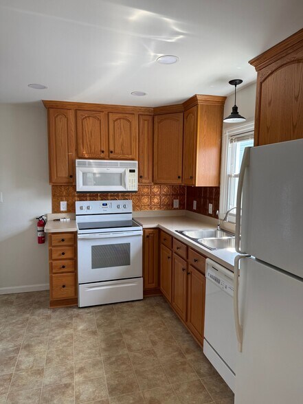 Building Photo - 46 E 2nd St