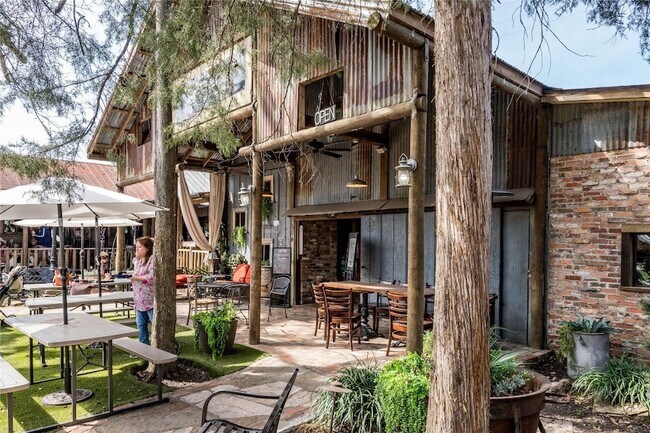 Building Photo - 9835 Willow Creek Commerce Dr