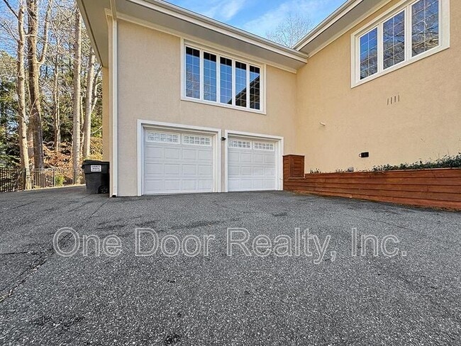 Building Photo - 109 Elizabeth Meriwether