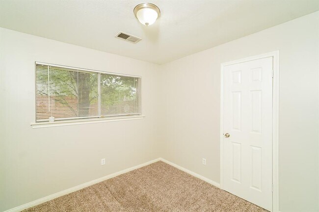 Building Photo - 10430 Rustic Gate Rd