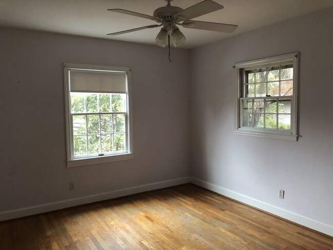 Bedroom 2 - 1525 Dawnview Dr