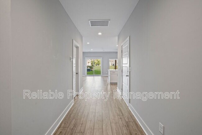 Building Photo - 41 N Laird Dr