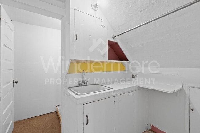 Building Photo - 1122 S Walnut St