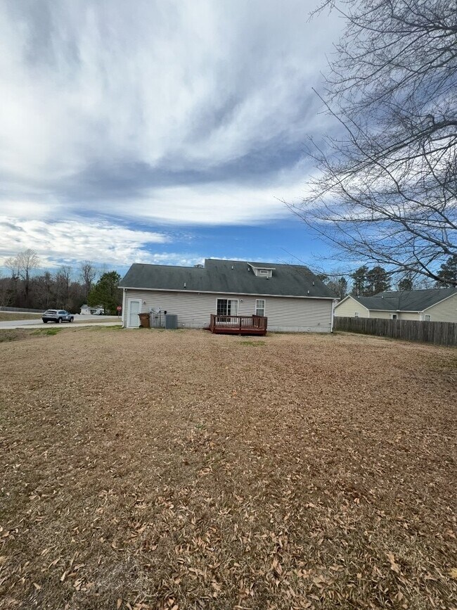 Building Photo - Charming 4 Bedroom, 2 Bath Home - 300 Shif...