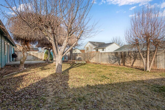 Building Photo - Furnished 3-Bedroom Home with Fenced Yard - Pet Friendly