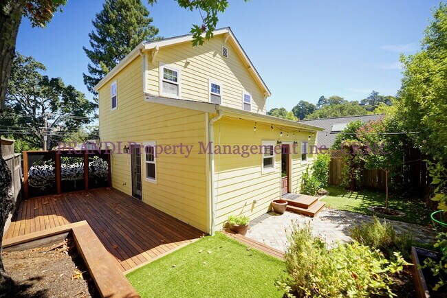 Building Photo - Gerstile Park Gem, With Upgraded Finishes ...