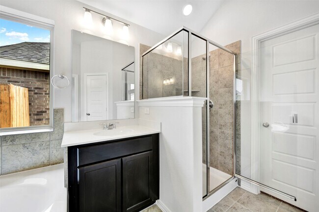 Building Photo - 2207 Villa Flora Ln