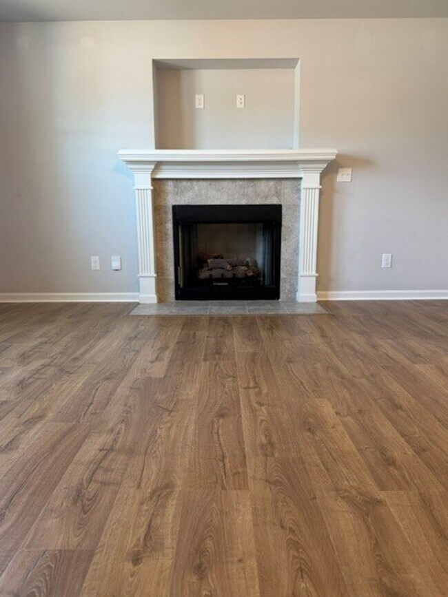 Building Photo - Cute 3 Bedroom Home Nestled in the back of the cul-de-sac