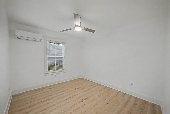 Building Photo - 2817 Avenue Q