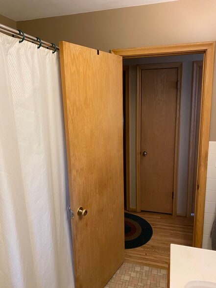 Bathroom to hallway/linen closet - 3477 5th St NE