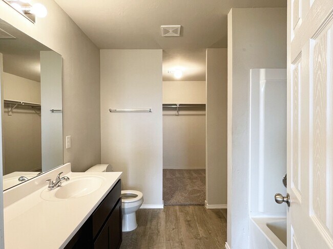 Building Photo - 9925 Blue Wing Trl