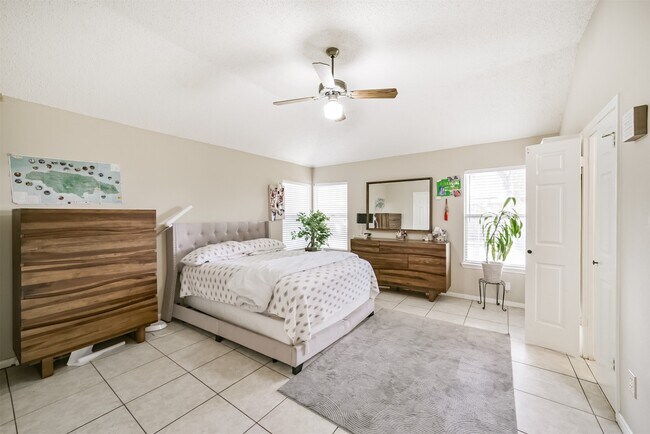 Building Photo - 15519 Montesa Dr