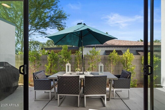 Building Photo - 220 W Monterosa St