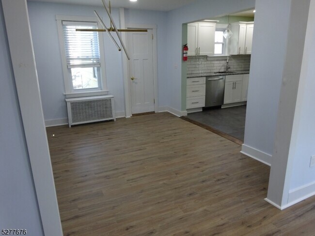 Building Photo - 54 Evergreen Ave