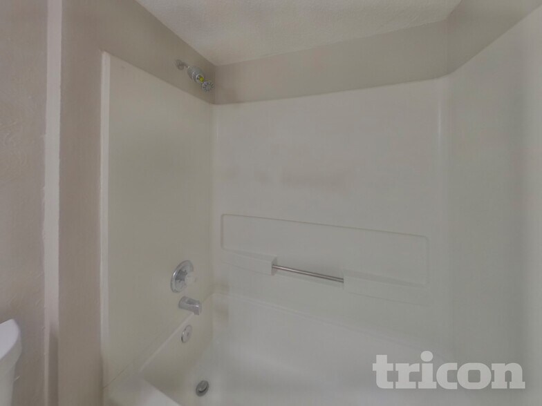 Building Photo - 12739 Serenade Cir N