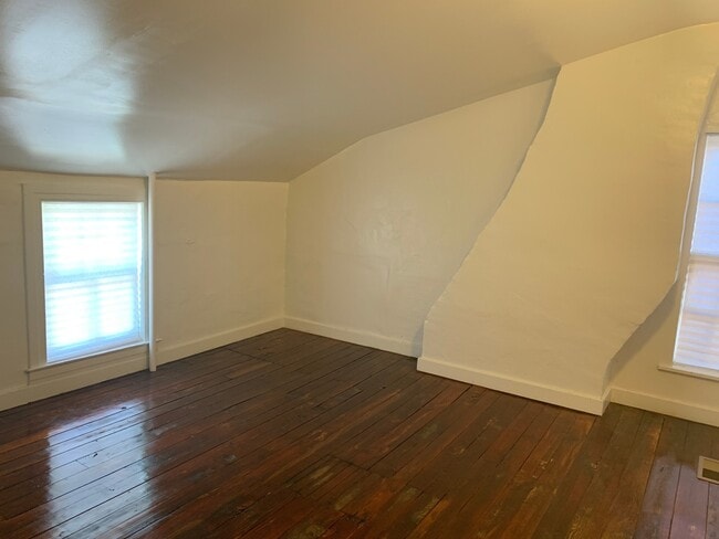 Building Photo - 2 Bedroom Apartment-York City SD