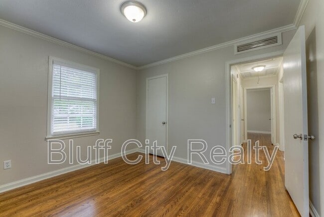 Building Photo - 1363 Colonial Rd