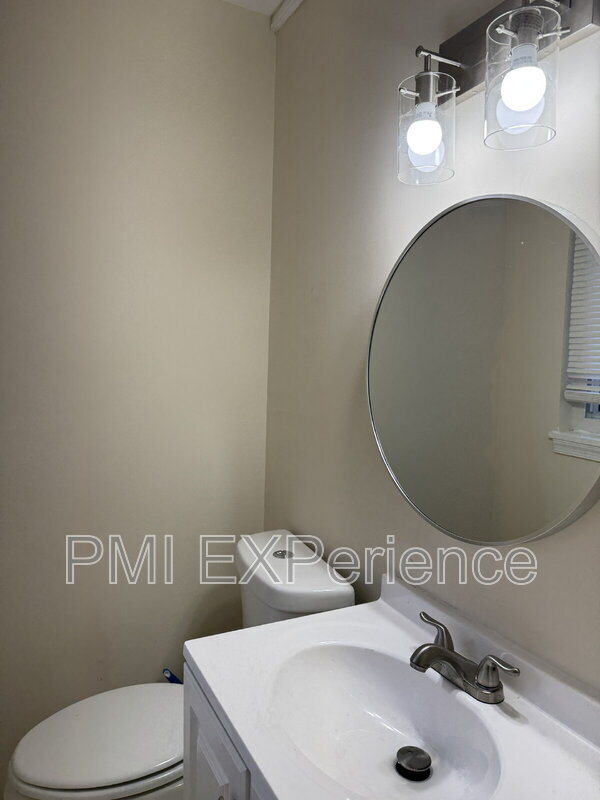 Building Photo - 13417 Queens Ln