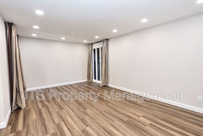 Building Photo - 3160 Watt Ave