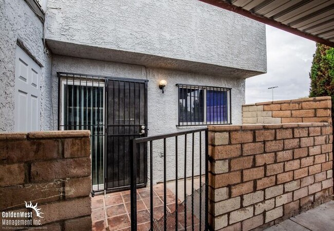 Building Photo - Newly Remodeled 2Bdm 1.5Ba Townhouse with ...