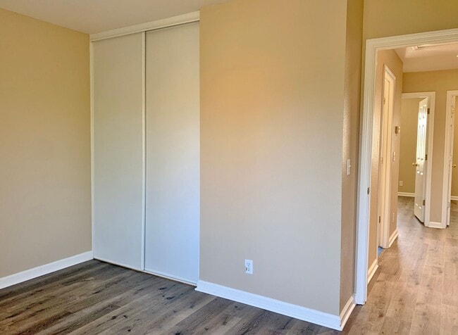 Building Photo - 4 Bedroom Home in Hollister  - No App Fee