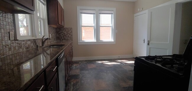 Building Photo - 2907 S 93rd St