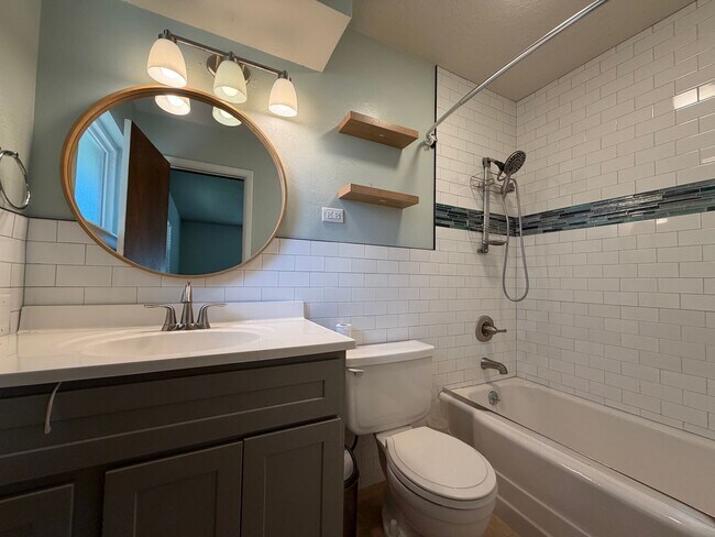 Building Photo - 2517 Chateau Dr