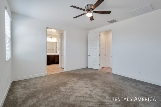Building Photo - Coming Soon in Heritage Crossing