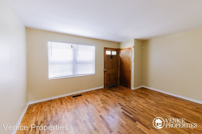 Building Photo - 171 E 12th Ave