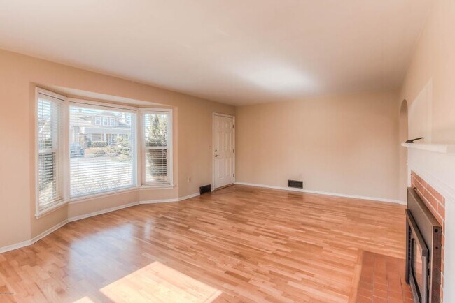 Building Photo - Beautiful Home Near Franklin Park