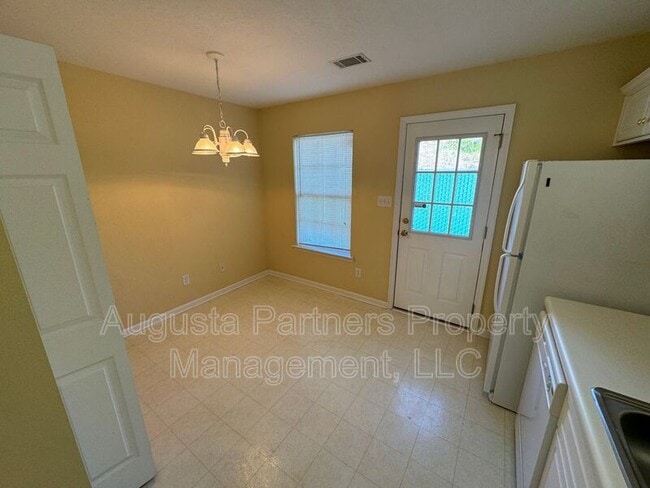 Building Photo - 442 Flowing Creek Dr