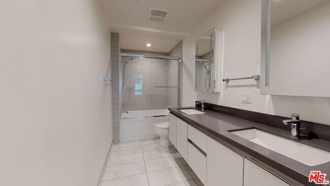 Building Photo - 938 Orange Grove Ave