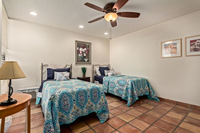 Building Photo - RESORT Style FULLY-FURNISHED Condo in Paradise Valley - 4 bedroom / 2.5 bath