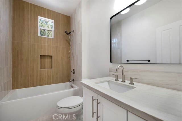 Building Photo - 175 Kingswood
