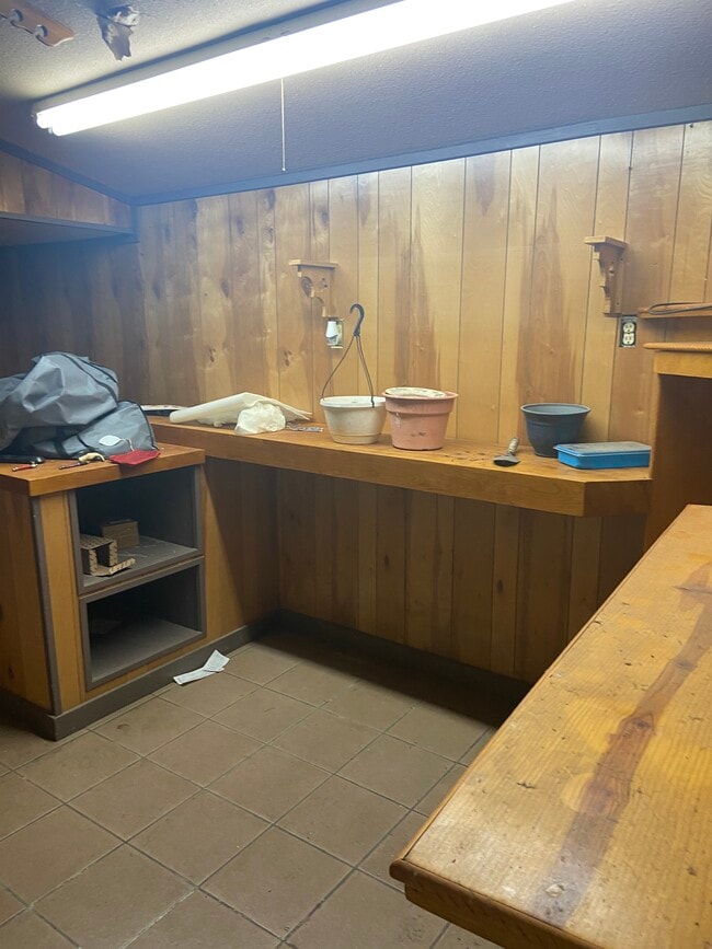 Cool workshop - 1105 Essex St