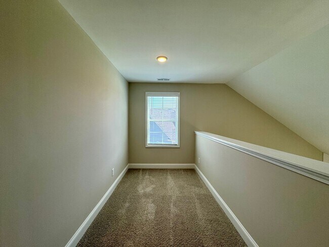 Building Photo - Kings Grant Townhomes