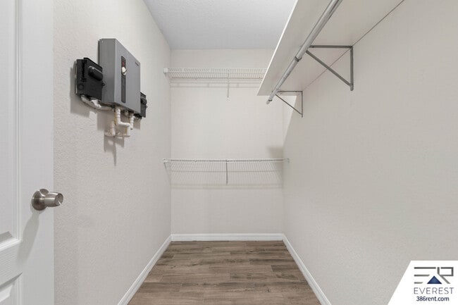 Building Photo - 734 Flora St