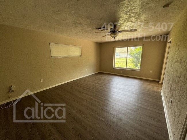 Building Photo - 2 Brentwood Ln